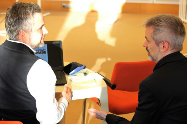 Jens und Christoph in einer Besprechung